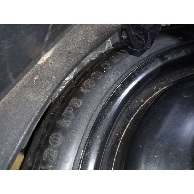 Recambio de neumatico repuesto para toyota auris active referencia OEM IAM T125/70/17  