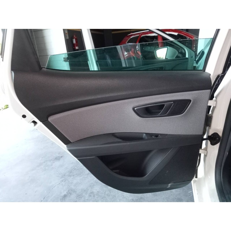 Recambio de guarnecido puerta trasera izquierda para seat leon (5f1) style visio edition referencia OEM IAM   