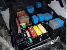 CAJA RELES / FUSIBLES 