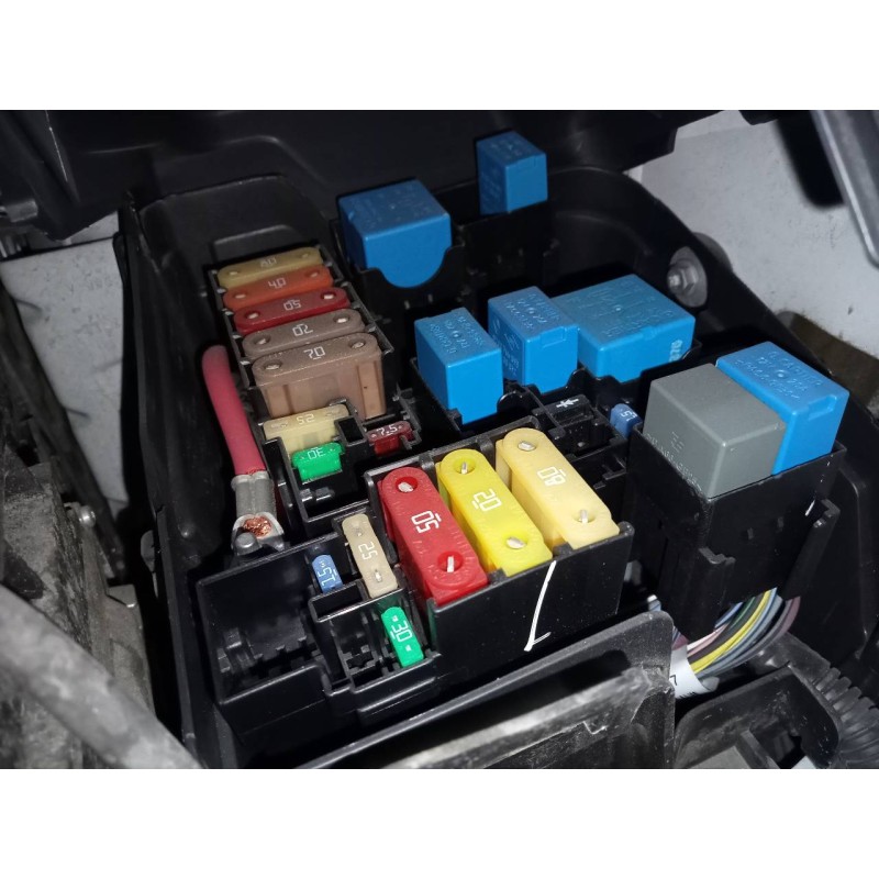 Recambio de caja reles / fusibles para dacia dokker ambiance referencia OEM IAM   