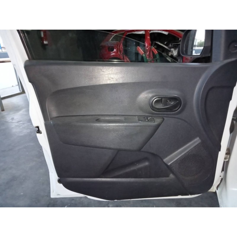 Recambio de guarnecido puerta delantera izquierda para dacia dokker ambiance referencia OEM IAM   