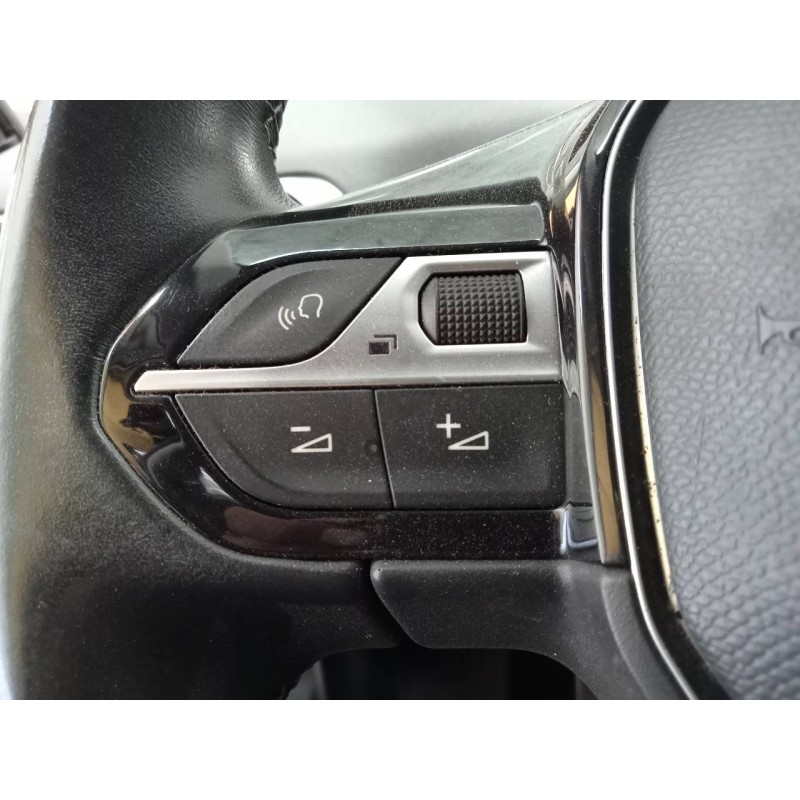 Recambio de volante para peugeot 5008 gt line referencia OEM IAM   