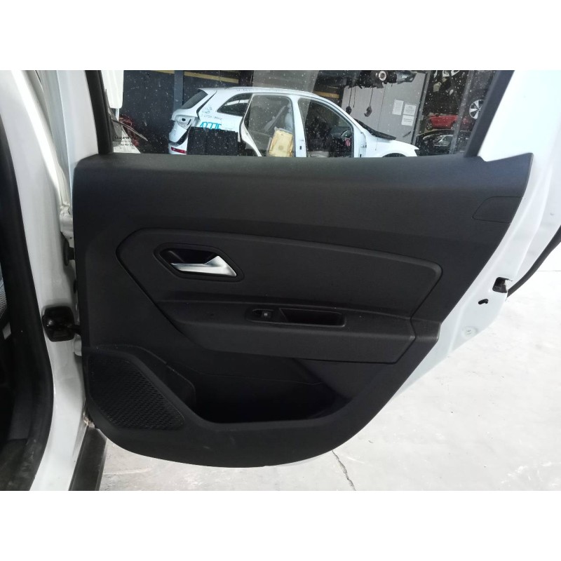 Recambio de guarnecido puerta trasera derecha para dacia duster ii access referencia OEM IAM   