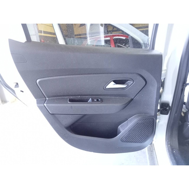 Recambio de guarnecido puerta trasera izquierda para dacia duster ii access referencia OEM IAM   