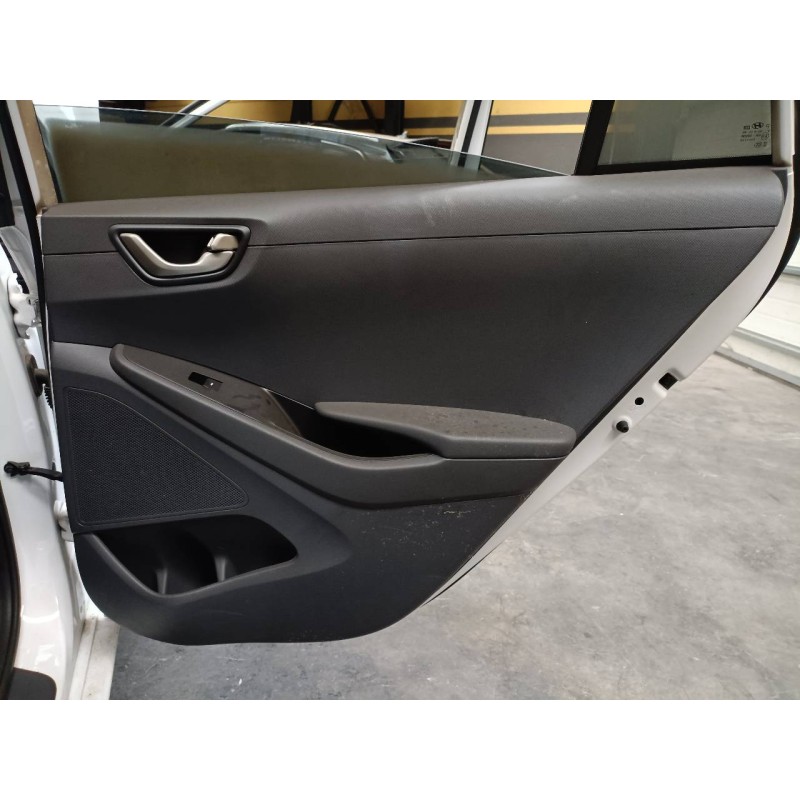 Recambio de guarnecido puerta trasera derecha para hyundai ioniq hybrid referencia OEM IAM   