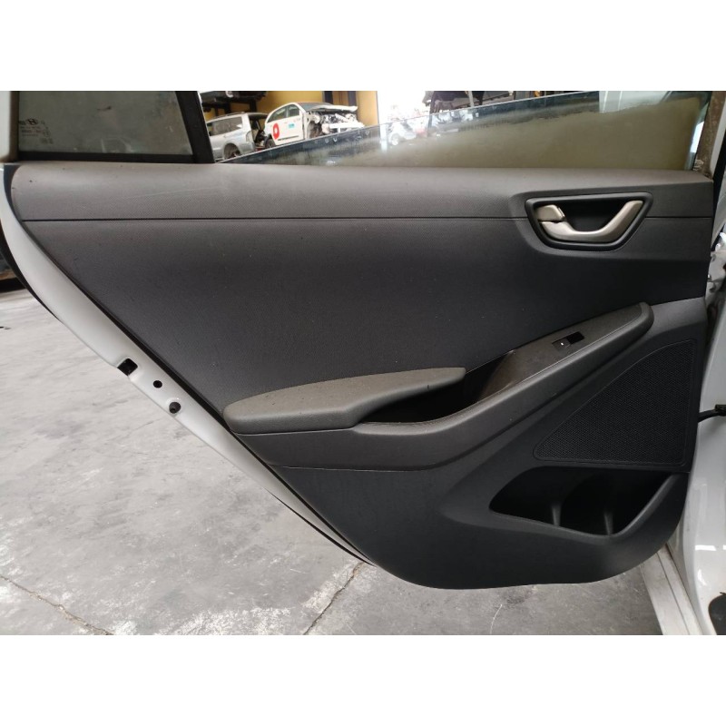 Recambio de guarnecido puerta trasera izquierda para hyundai ioniq hybrid referencia OEM IAM   