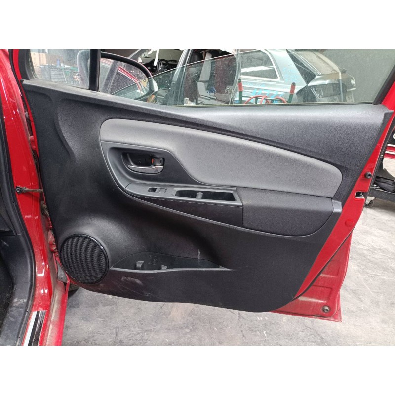 Recambio de guarnecido puerta delantera derecha para toyota yaris hybrid active referencia OEM IAM   