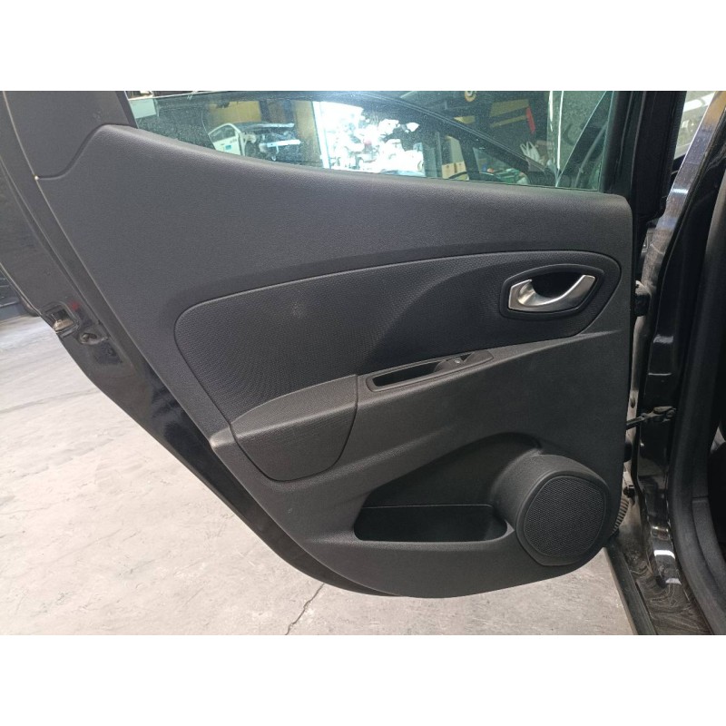 Recambio de guarnecido puerta trasera izquierda para renault clio iv limited referencia OEM IAM   