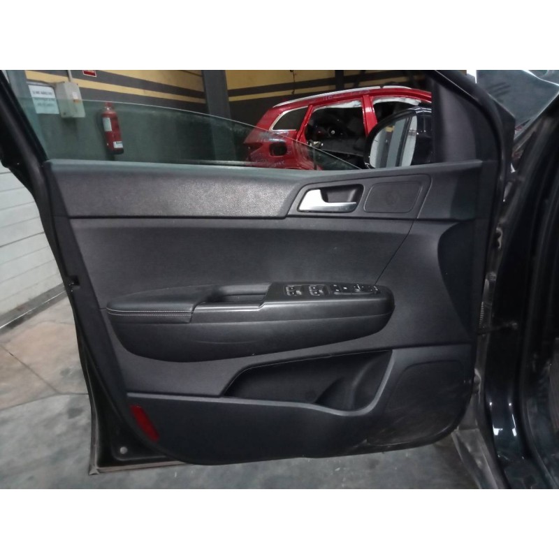 Recambio de guarnecido puerta delantera izquierda para kia sportage business 2wd referencia OEM IAM   