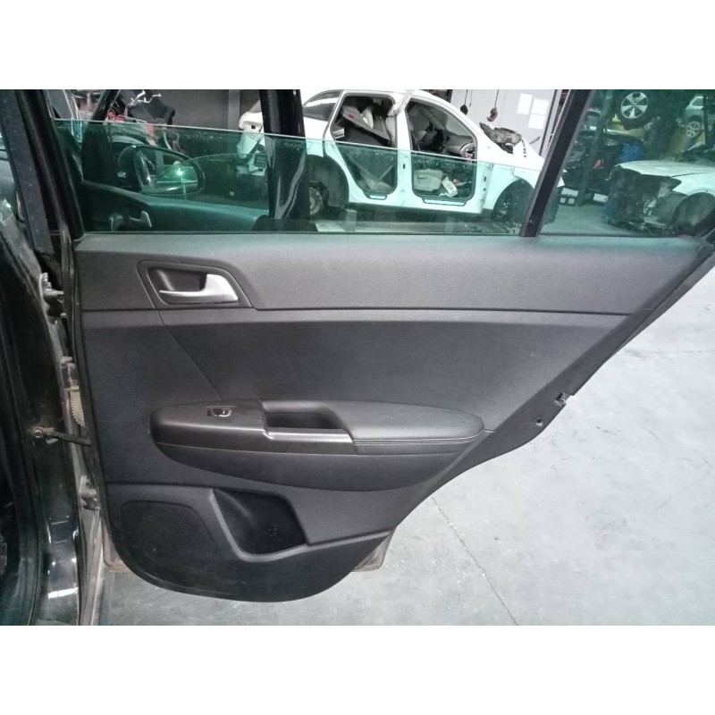 Recambio de guarnecido puerta trasera derecha para kia sportage business 2wd referencia OEM IAM   