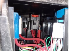 CAJA RELES / FUSIBLES 