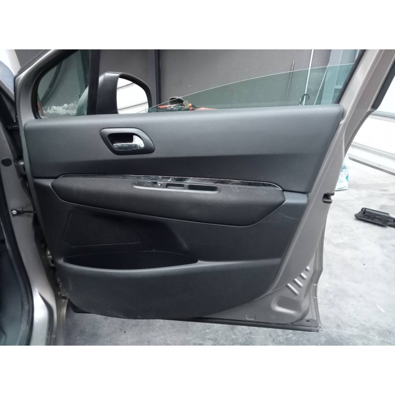 Recambio de guarnecido puerta delantera derecha para peugeot 5008 referencia OEM IAM   