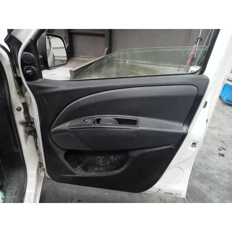 Recambio de guarnecido puerta delantera derecha para fiat doblo ii (152) emotion referencia OEM IAM   