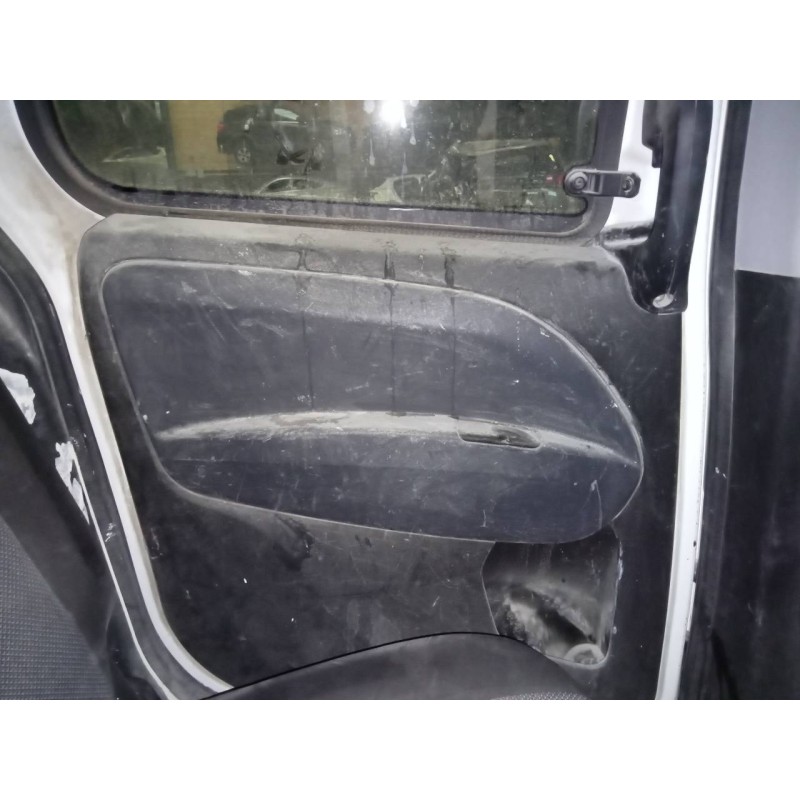 Recambio de guarnecido puerta trasera izquierda para fiat doblo ii (152) emotion referencia OEM IAM   