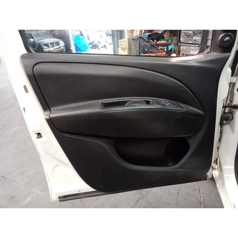 Recambio de guarnecido puerta delantera izquierda para opel combo d 1.6 16v cdti referencia OEM IAM   