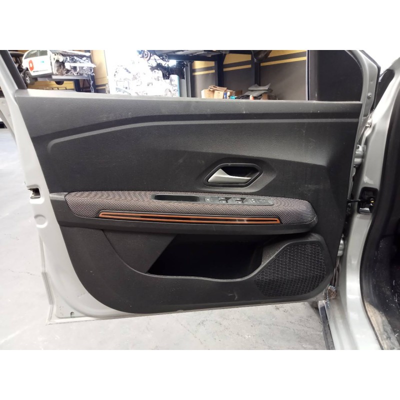 Recambio de guarnecido puerta delantera izquierda para dacia sandero iii referencia OEM IAM   