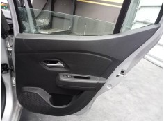 GUARNECIDO PUERTA TRASERA DERECHA 