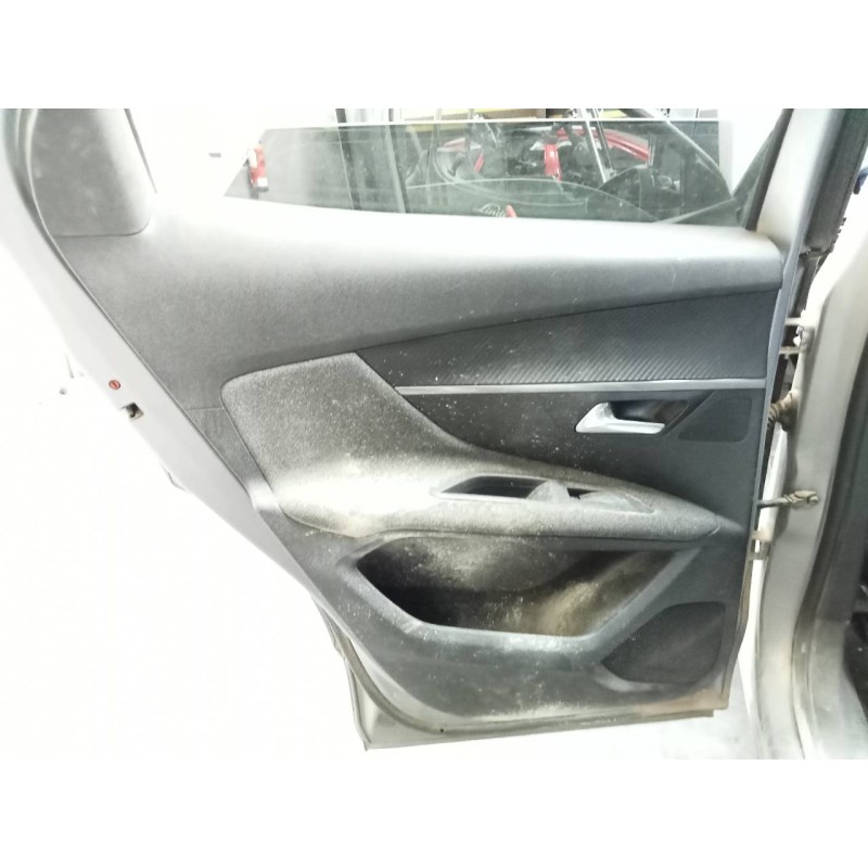 Recambio de guarnecido puerta trasera izquierda para peugeot 3008 suv referencia OEM IAM   