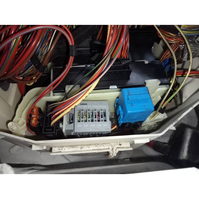Recambio de caja reles / fusibles para bmw x1 (e84) sdrive 18d referencia OEM IAM   