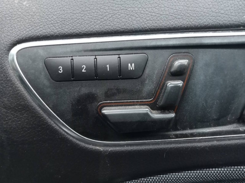 Recambio de guarnecido puerta delantera derecha para mercedes clase gla (w156) cross activity referencia OEM IAM   