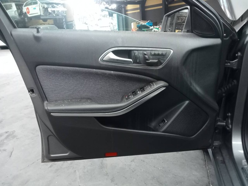 Recambio de guarnecido puerta delantera izquierda para mercedes clase gla (w156) cross activity referencia OEM IAM   