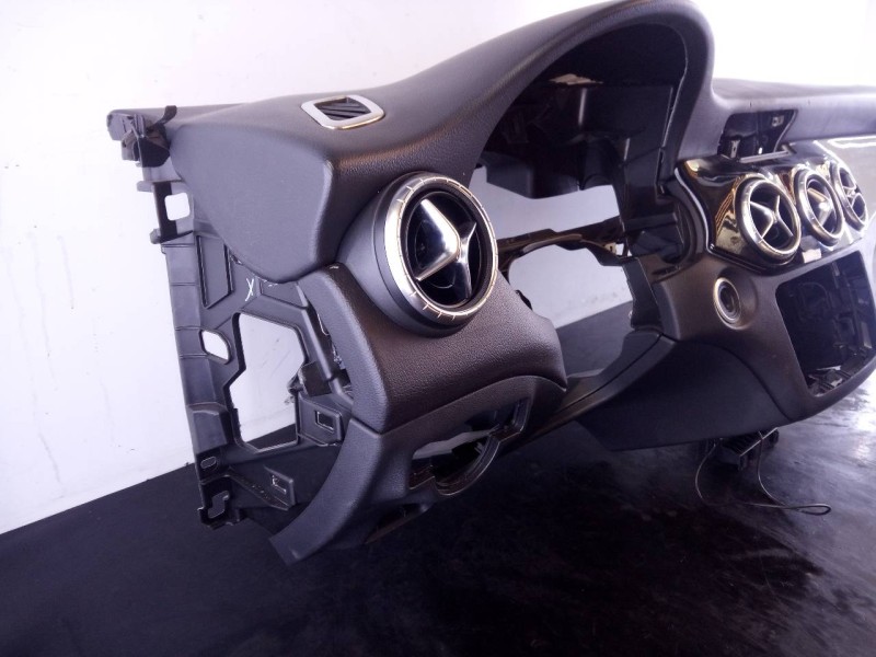 Recambio de salpicadero para mercedes clase cla (w117) cla referencia OEM IAM A00376003111206C62 A0044400A02A168123 P2-A2-20