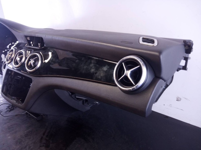 Recambio de salpicadero para mercedes clase cla (w117) cla referencia OEM IAM A00376003111206C62 A0044400A02A168123 P2-A2-20