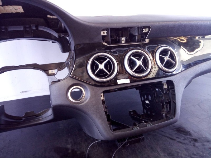 Recambio de salpicadero para mercedes clase cla (w117) cla referencia OEM IAM A00376003111206C62 A0044400A02A168123 P2-A2-20
