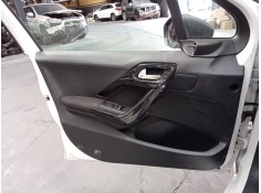 Recambio de guarnecido puerta delantera izquierda para peugeot 208 active referencia OEM IAM   