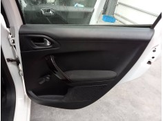 GUARNECIDO PUERTA TRASERA DERECHA 