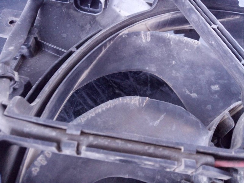 Recambio de electroventilador para peugeot 3008 suv referencia OEM IAM 9806313580  