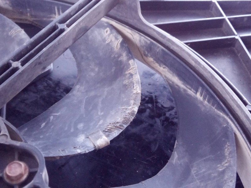 Recambio de electroventilador para peugeot 3008 suv referencia OEM IAM 9806313580  