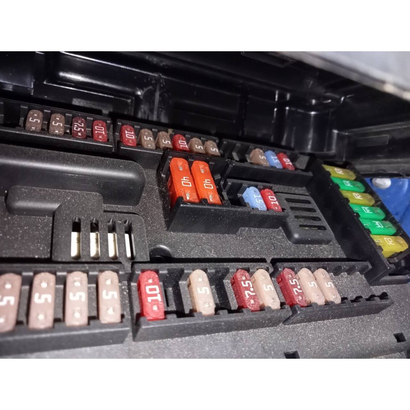 Recambio de caja reles / fusibles para bmw serie 1 lim. (f20/f21) 116d referencia OEM IAM   