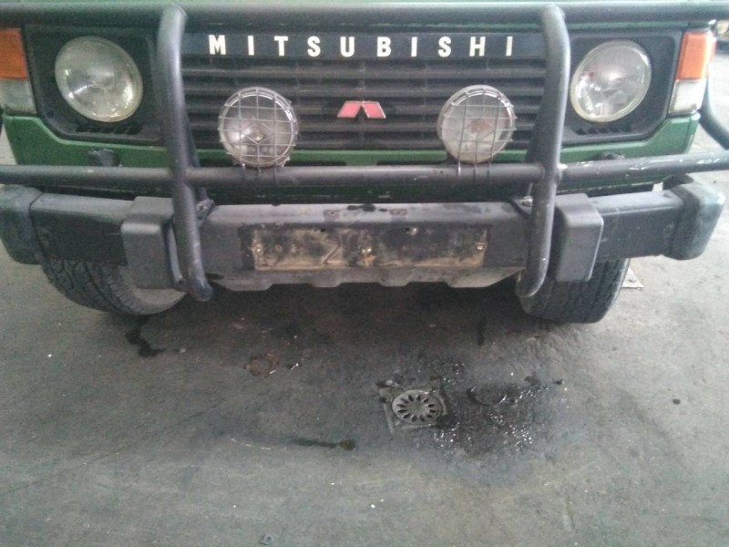 Recambio de paragolpes delantero para mitsubishi montero (l040) referencia OEM IAM   