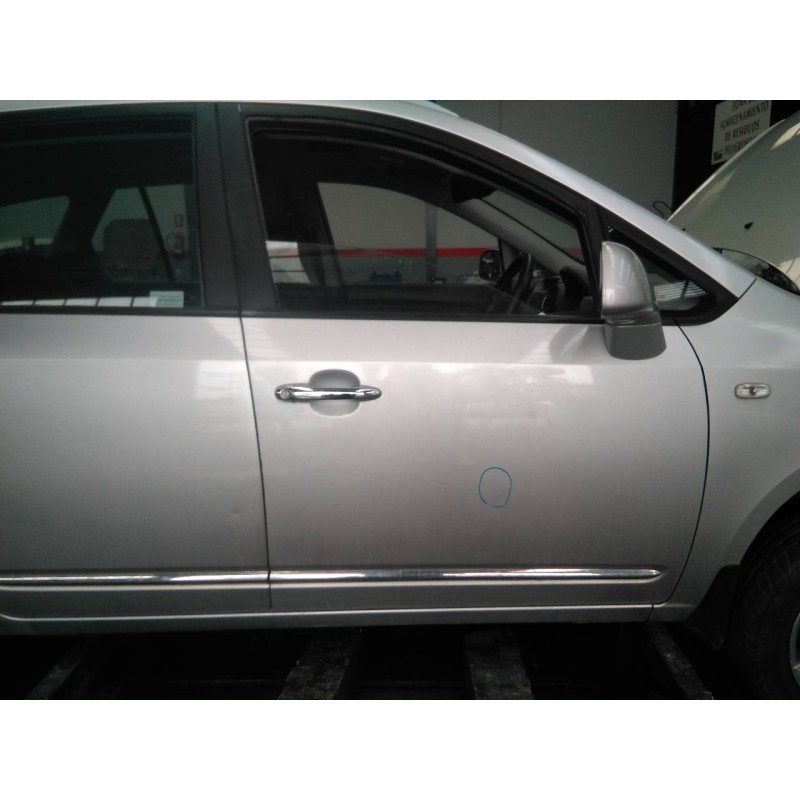Recambio de puerta delantera derecha para kia carens (un) referencia OEM IAM   