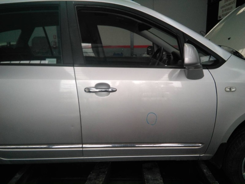 Recambio de puerta delantera derecha para kia carens (un) referencia OEM IAM   
