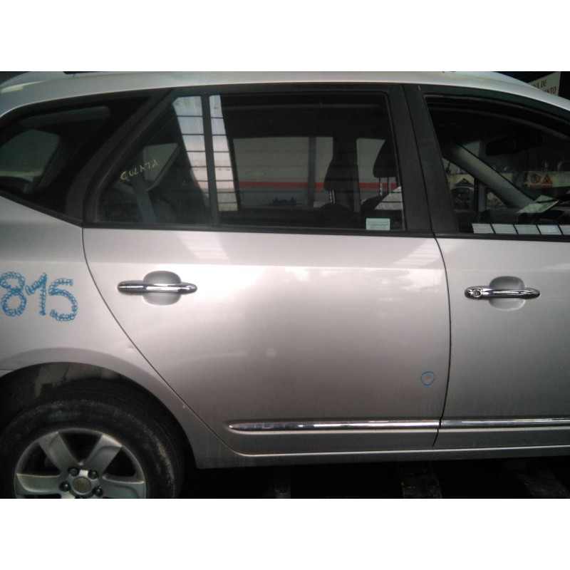 Recambio de puerta trasera derecha para kia carens (un) referencia OEM IAM   