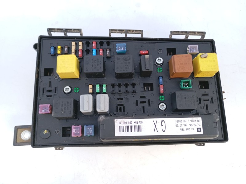 Recambio de caja reles / fusibles para opel astra h station wagon referencia OEM IAM   
