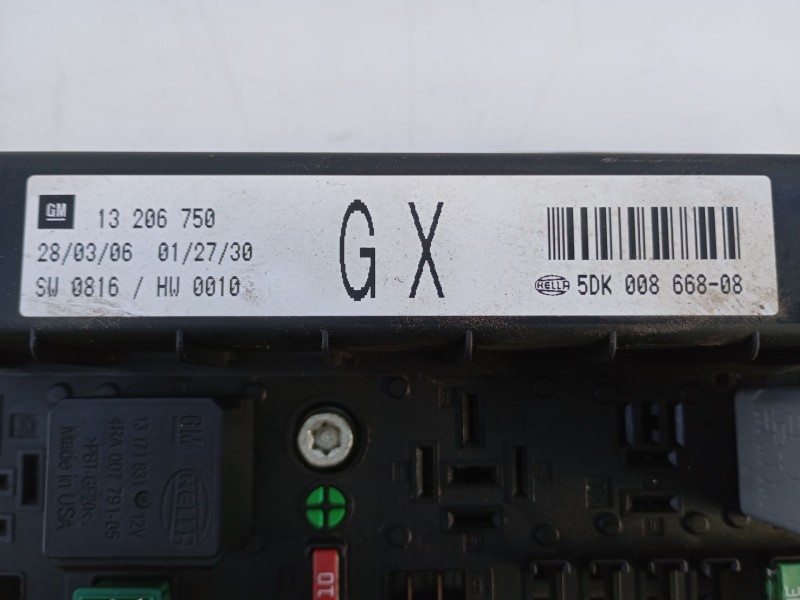 Recambio de caja reles / fusibles para opel astra h station wagon referencia OEM IAM   