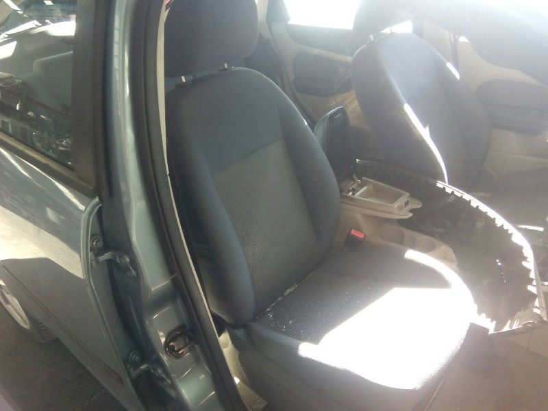 ford focus berlina (cap) del año 2004