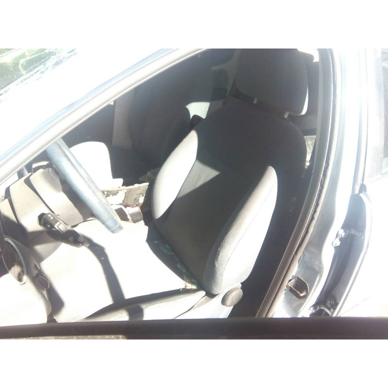 ford focus berlina (cap) del año 2004