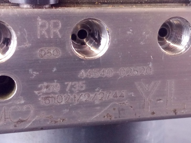 Recambio de abs para toyota auris active referencia OEM IAM 4454002520  