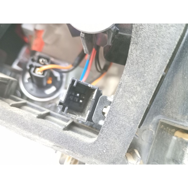 Recambio de piloto trasero izquierdo para peugeot 3008 suv referencia OEM IAM 9810477180  