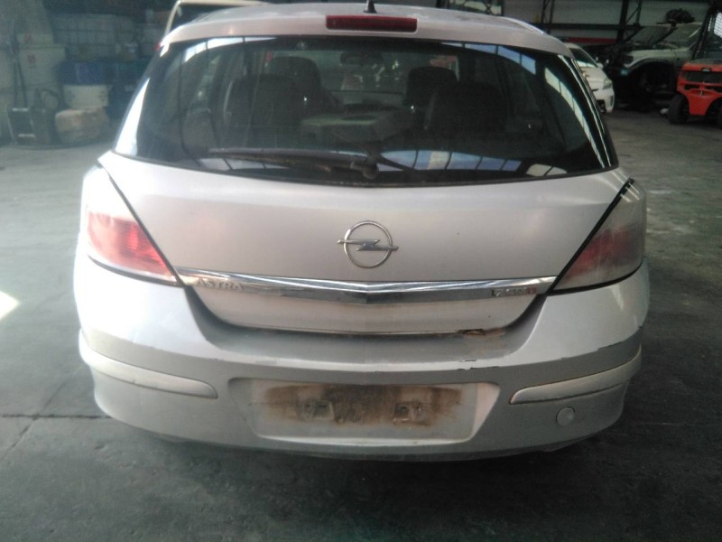 opel astra h berlina del año 2005