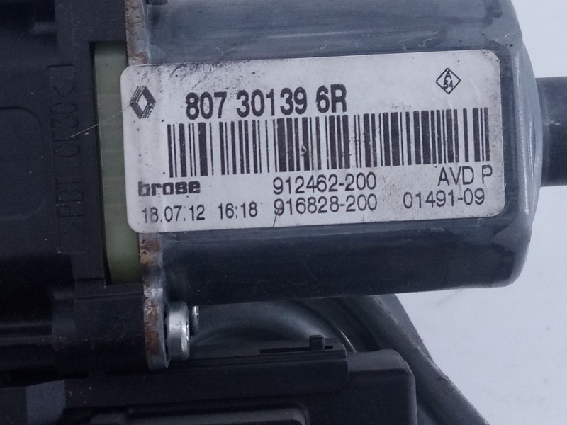 Recambio de elevalunas delantero derecho para renault megane iii berlina 5 p expression referencia OEM IAM 807301396R  