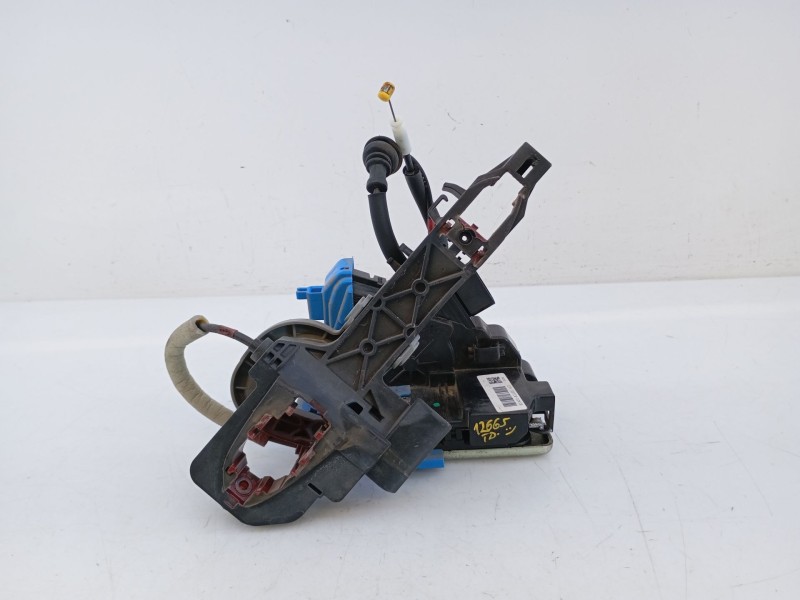 Recambio de cerradura puerta trasera derecha para kia cee´d drive referencia OEM IAM 81420A2100  