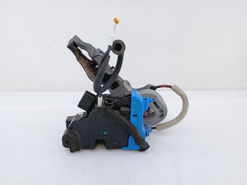 Recambio de cerradura puerta trasera derecha para kia cee´d drive referencia OEM IAM 81420A2100  