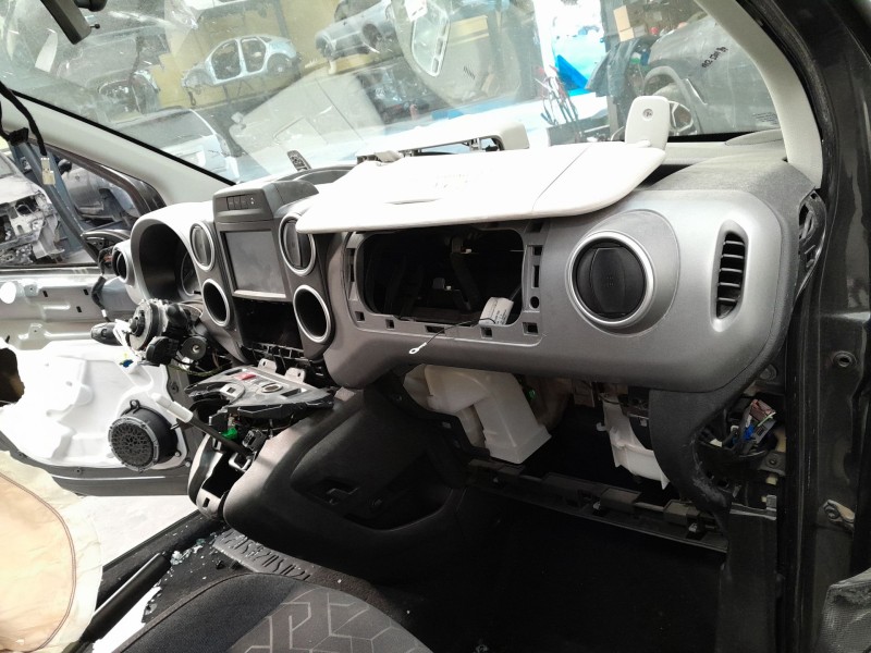 Recambio de salpicadero para peugeot partner tepee 1.6 bluehdi 100 referencia OEM IAM   