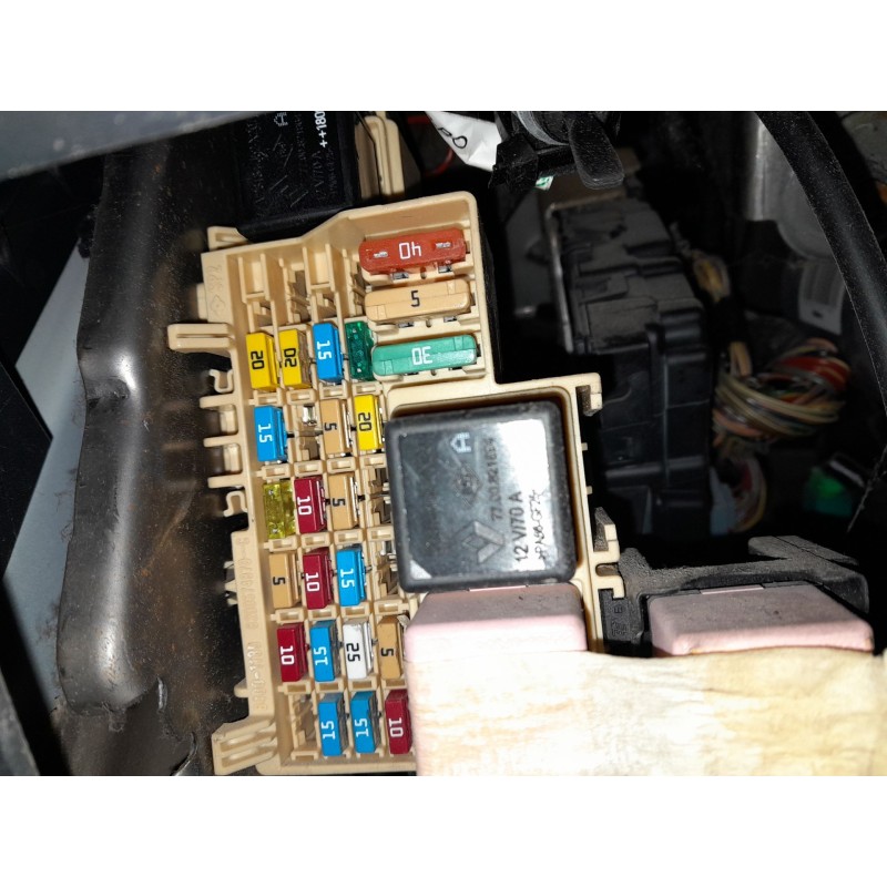 Recambio de caja reles / fusibles para renault kangoo expression referencia OEM IAM   