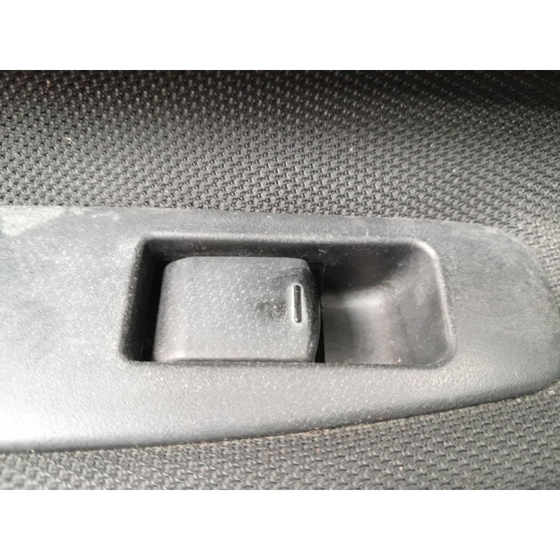 Recambio de mando elevalunas trasero izquierdo para nissan qashqai qashqai j10 referencia OEM IAM   